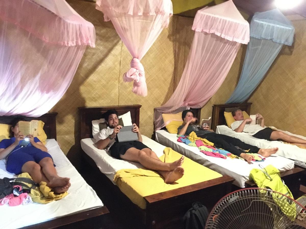 Tree House Hostel シギリヤ エクステリア 写真